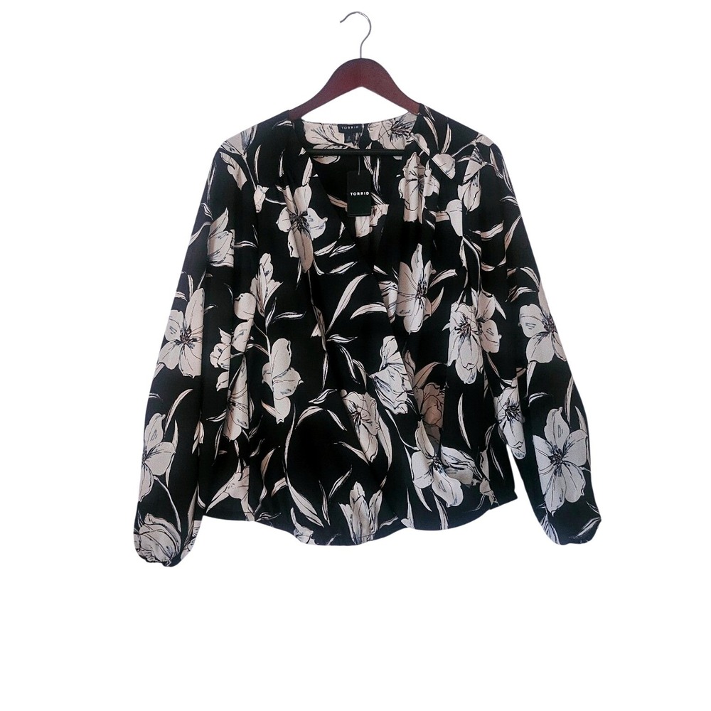 Torrid Georgette Surplice Blouse Chic Floral Deep Black Size 0 Large NWT